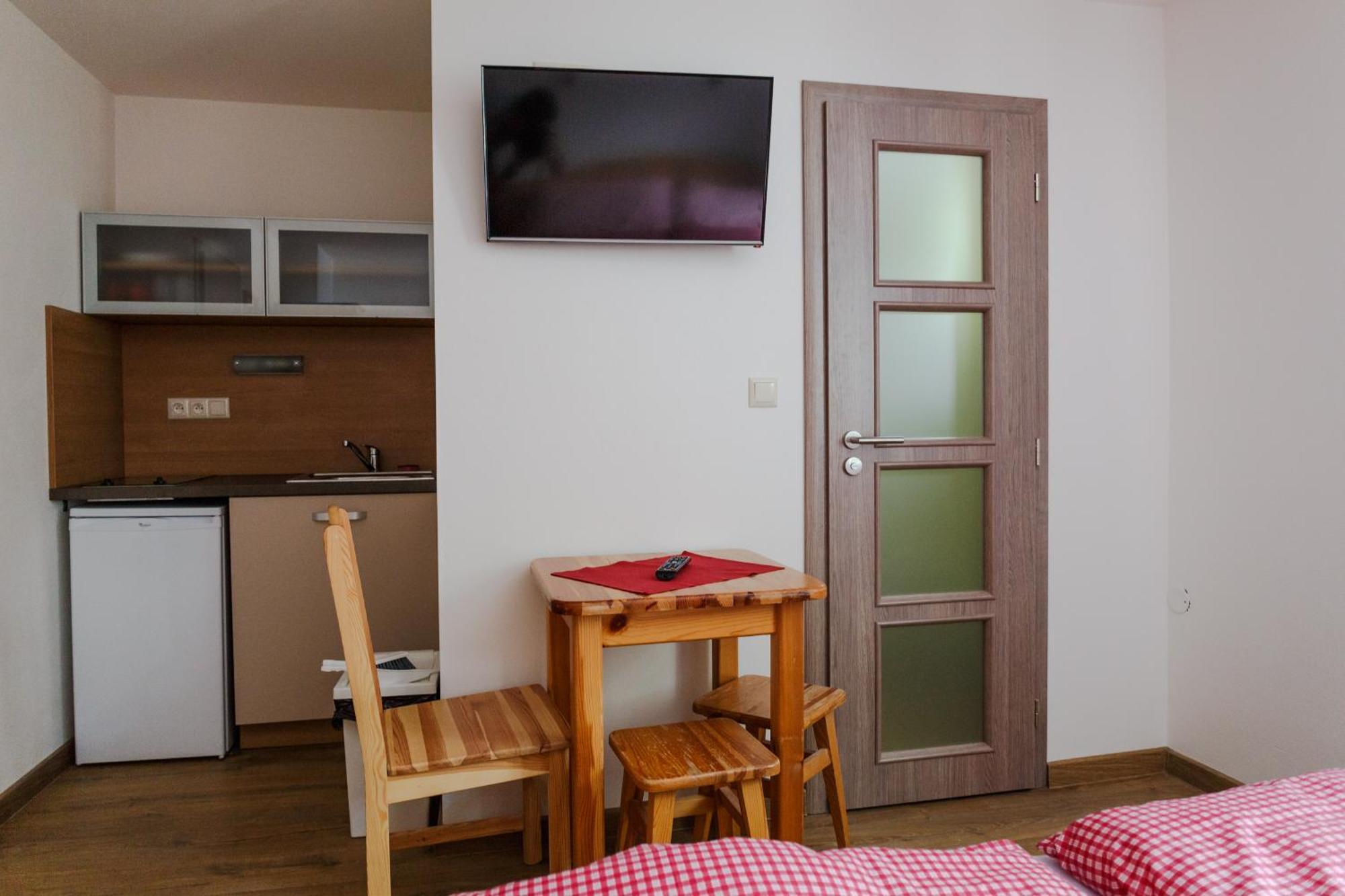 Apartments Kvasnicnik 迪马诺卡多林纳 客房 照片