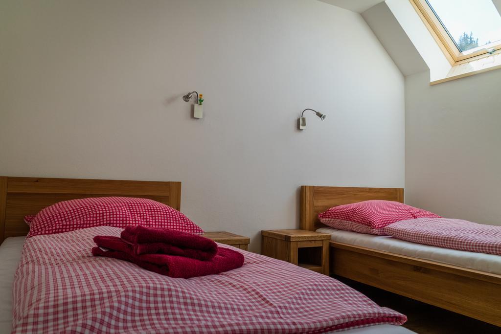Apartments Kvasnicnik 迪马诺卡多林纳 外观 照片